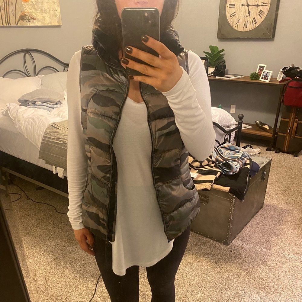 Lululemon camo puffer vest